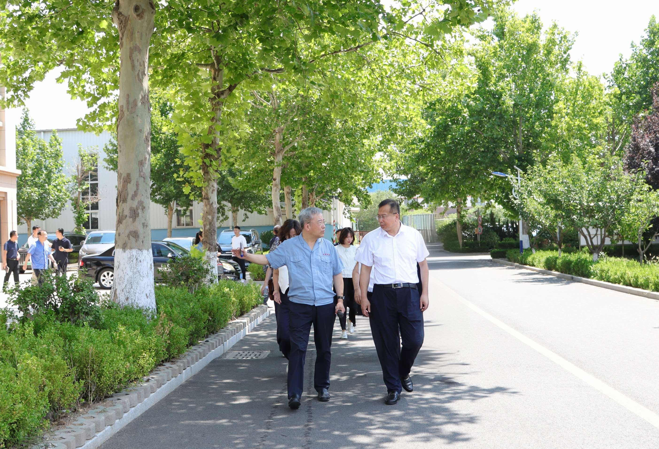 青島市科協(xié)黨組書記、主席王崇江一行 蒞臨青纜考察調(diào)研(圖1)